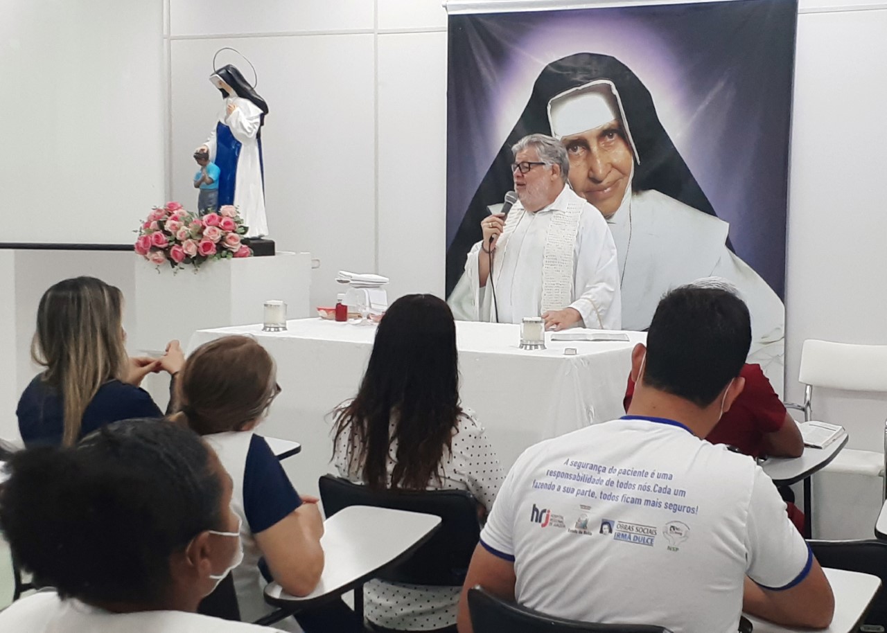 Celebra O Pelos Anos De Canoniza O De Irm Dulce Reuniu Pacientes E