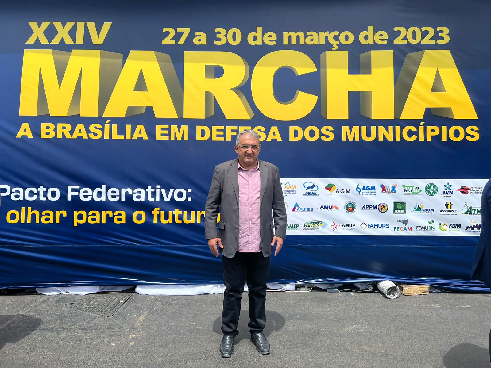 Isaac Carvalho Participa Da Marcha Dos Prefeitos Em Bras Lia