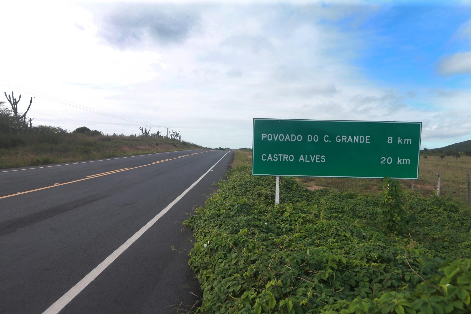 Em Castro Alves governador inaugura obras de pavimentação em rodovias