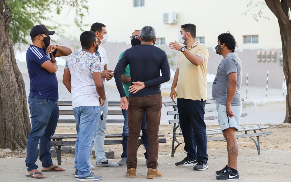 Conversa com taxistas da Rodoviária 1