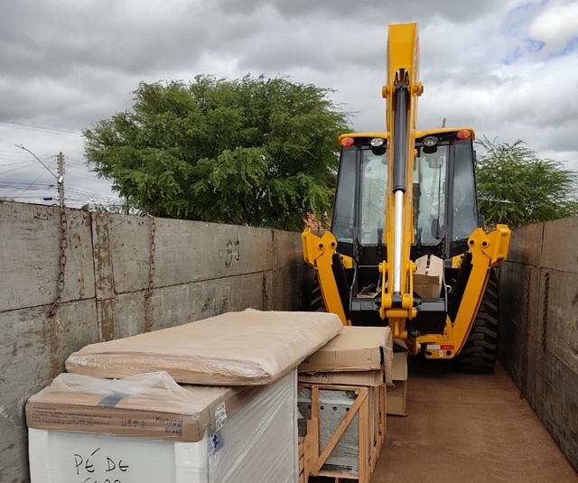 Entrega equipamentos em Pé de Serra