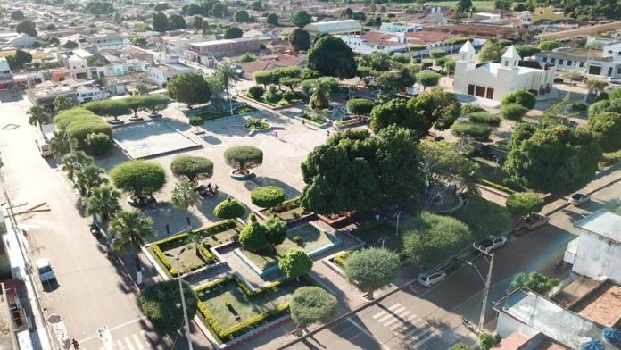 Praça Central Dr. Juvêncio Alves 696x392