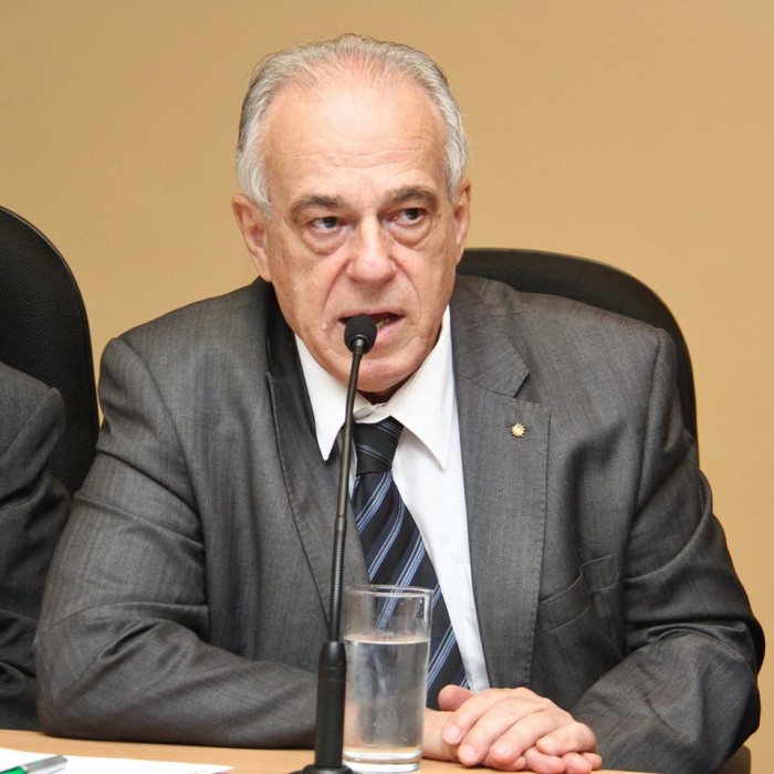 ROBERTO MONTEIRO PINHO