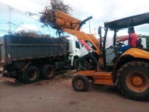 Sesp intensifica a retirada de descartes irregulares nos bairros Penha e Água Bela