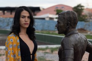Estátua de Daniel Alves será retirada após solicitação de Manuella Tyler