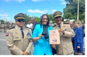 Prefeito de Remanso, representado por Karla Palmeira, recebe Título de Amigo da PMBA
