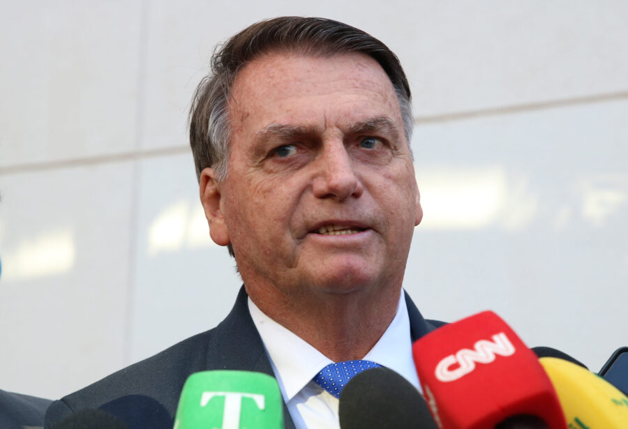 Bolsonaro recebe alta depois de 12 dias internado para tratar infecção em SP