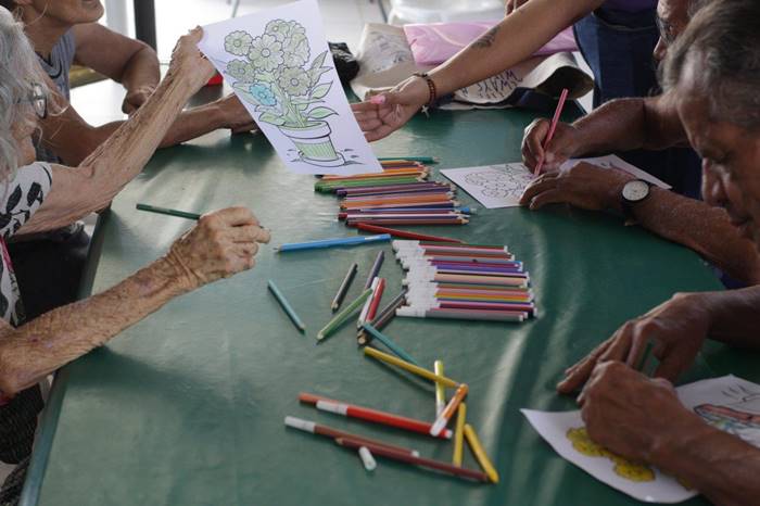 Projeto que levou oficinas de artes a idosos de Petrolina abre exposição ao público