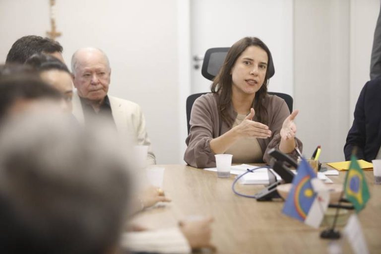 Em Brasília, Raquel Lyra lidera série de encontros com prefeitos pernambucanos