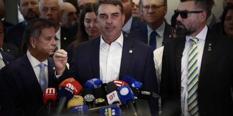 Nem no próprio PL há mais consenso sobre Flávio após novas revelações sobre Vorcaro