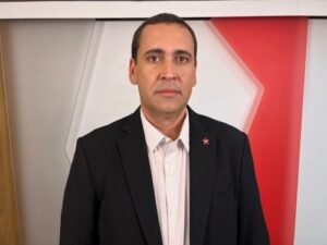 ”A história real de Flávio é a corda que vai enforcar a candidatura dele”, afirma Éden após filho de Bolsonaro cobrar 134 milhões de Vorcaro