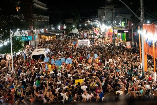 Bell Marques arrasta multidão histórica e transforma aniversário de Senhor do Bonfim em uma noite inesquecível