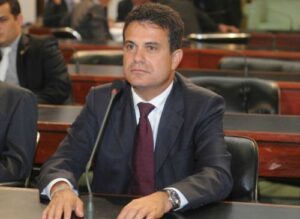 Aprovado projeto de Eduardo Salles que regulamenta recarga de veículos elétricos em condomínios