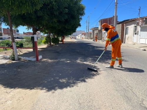 Juazeiro Limpa nos Bairros mantém frentes de trabalho em diversas regiões da cidade