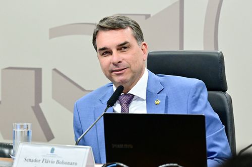 Com Bolsonaro isolado, aliados resistem em acatar indicação dos filhos para o Senado