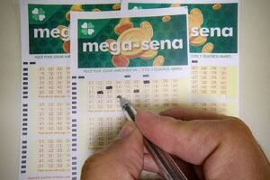Mega-Sena acumula e prêmio principal vai para R$ 8 milhões
