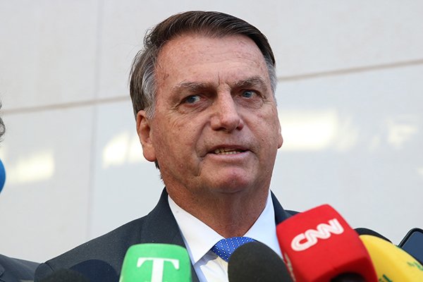 Polícia Civil do DF pede a Moraes para ouvir Bolsonaro após apreensão de pistola]