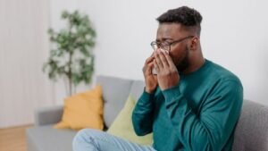 Gripe ou resfriado? Especialista explica como diferenciar os sintomas e se proteger
