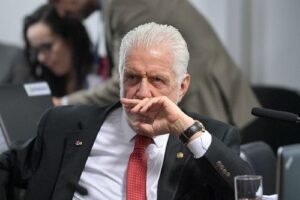Jaques Wagner é alvo da PF em operação que investiga esquema envolvendo Banco Master