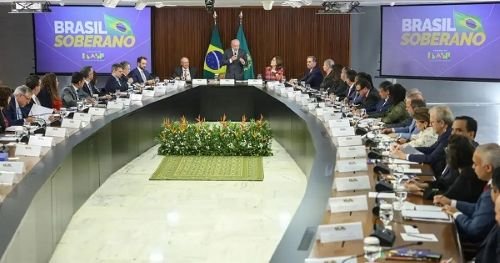 Lula diz que não vai “adotar mais a política do vira-lata” em negociação com os EUA e indica busca por novos parceiros comerciais