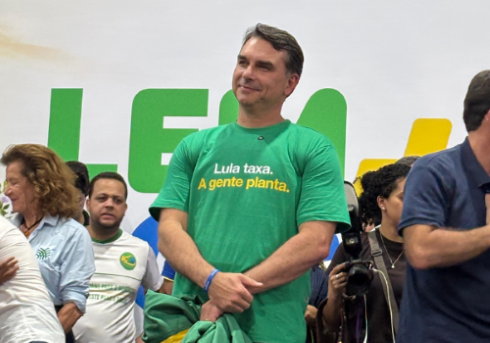 Flávio Bolsonaro critica 20 anos de PT no estado e promete ‘libertar a Bahia’