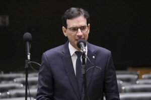 Relator, Leo Prates mudará projeto de lei sobre 6×1 para evitar impacto de horas extras sobre empresas