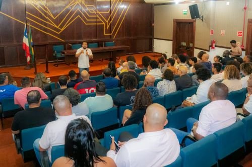 “A reeleição de Lula deve ser a nossa prioridade política para 2026”, dispara Kleber Rosa durante plenária
