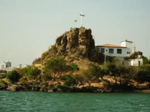 Cruzeiro da ilha do fogo está preste a cair a qualquer momento