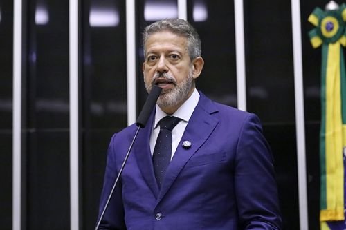 Ação no STF amplia desgaste e coloca aliança entre Arthur Lira e JHC em risco