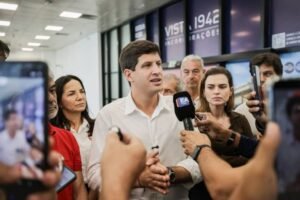 Em coletiva em Petrolina, João Campos promete hospital regional e centro tecnológico