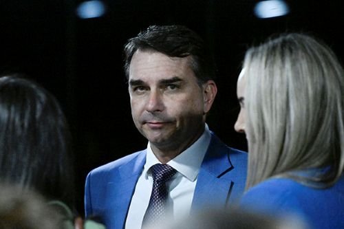 PF avalia acionar Interpol para rastrear dinheiro ligado ao filme sobre Bolsonaro