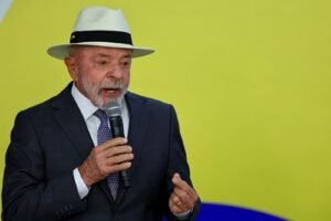 Lula começa campanha no palanque sindical que o projetou para a política