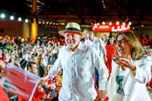 Governo prepara mudanças no Farmácia Popular, com teleatendimento e exames em unidades