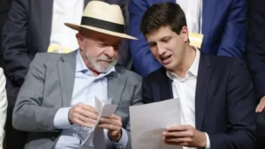 João Campos trabalha para Lula ir a hospital que homenageia dona Lindu