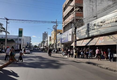 Dia dos Pais deve movimentar comércio em Petrolina com projeção de crescimento de 9% nas vendas