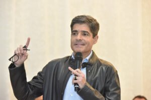 ACM Neto continua criticando cratera na BR-324