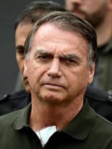 Bolsonaro pede a Nunes Marques suspensão imediata da pena de 27 anos e 3 meses