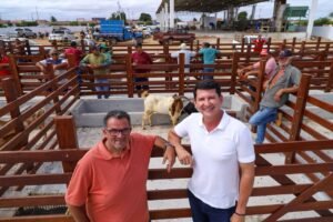 Simão Durando entrega Feira de Animais do Pedra Linda e fortalece atividade de criadores de Petrolina