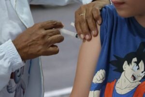 Petrolina:  Campanha de multivacinação leva atendimento à feira livre do bairro José e Maria