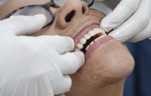 Nos 131 anos de Petrolina, Prefeitura entrega próteses dentárias