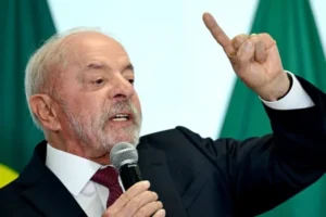 Lula diz que PEC da 6×1 não avançou no Congresso por atuação de aliados de Flávio