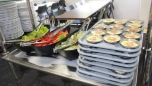 Técnicos que prestam serviço à Prefeitura no HU reclamam de falta de alimentação