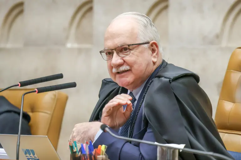 Fachin cassa decisões de André Mendonça e Dino sobre diretor-geral da PF