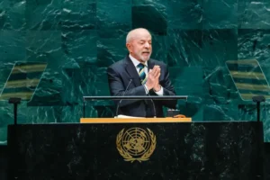 Sob aplausos na ONU, Lula dispara recado a Trump: “o Brasil não cabe no quintal de ninguém”