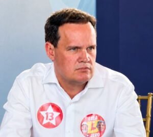 Júlio aposta em virada de Lula e alerta sobre risco de voto em Flávio Bolsonaro: “O que está em jogo é o futuro dos brasileiros”
