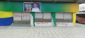 Comitê de Flávio Bolsonaro é alvo de vandalismo e PL divulga nota de repúdio em Petrolina