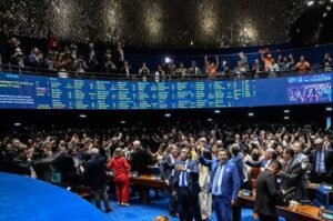 Governistas no Senado comemoram aprovação da PEC pelo fim da escala 6×1