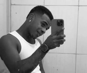 Jovem é encontrado morto dentro de carro na Vila Rotary
