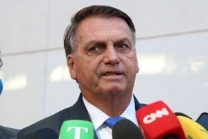 Bolsonaro tenta eleger três filhos, dois cunhados, irmão, atual e ex-mulher