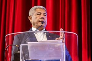 Jerônimo confirma diálogo com Carlos Muniz sobre possível reeleição à presidência da Câmara de Salvador